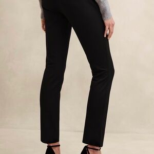 Banana Republic washable bi stretch mid Rise Sloan. Black 6R